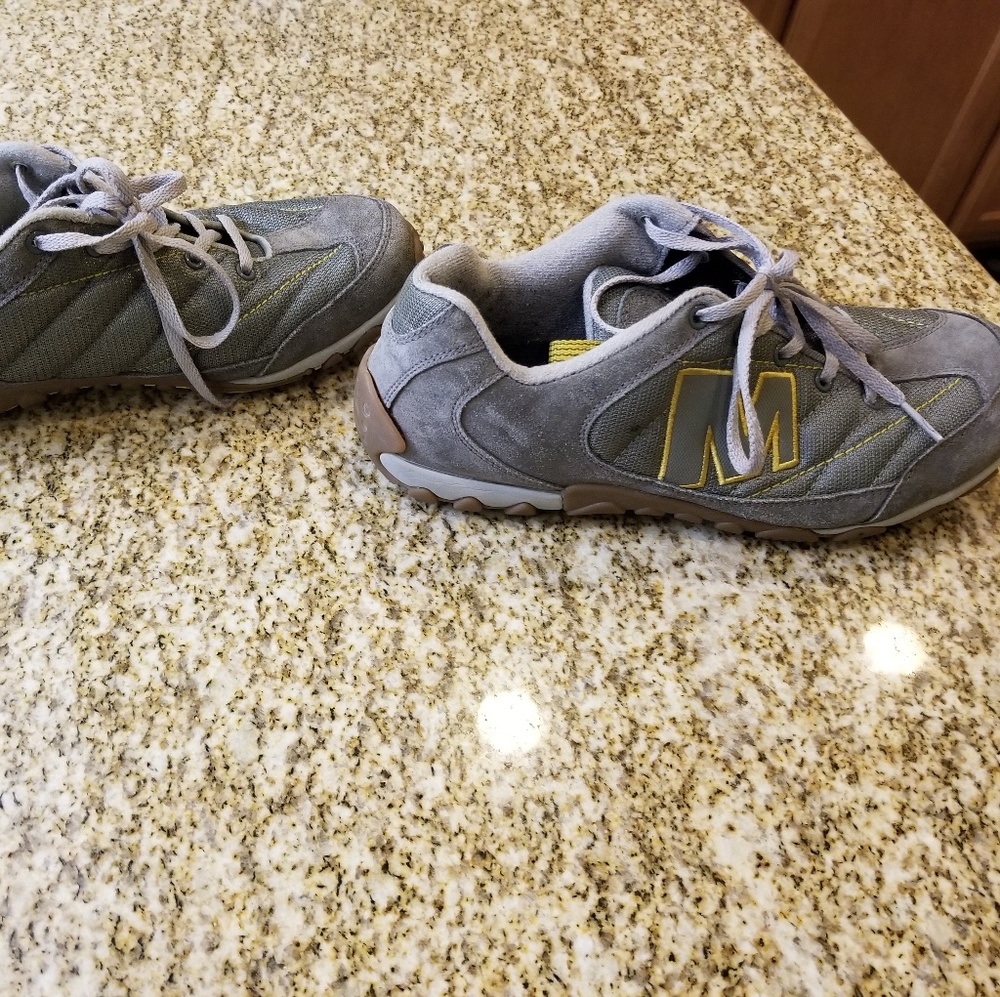 Shoes - Picture 2 of 5